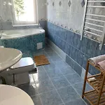 Large 3 Bedroom With Skyline View *