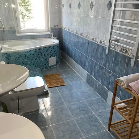 Large 3 Bedroom With Skyline View *