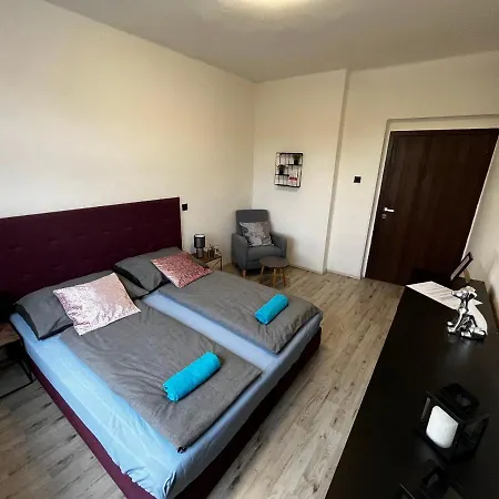 Large 3 Bedroom With Skyline View Karlovy Vary