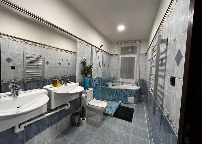 Large 3 Bedroom With Skyline View Διαμέρισμα *
